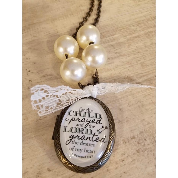 ✨NEW✨ Mother’s Locket - Picture 4 of 6